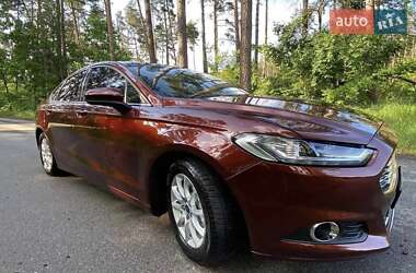 Седан Ford Fusion 2015 в 