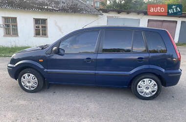 Хэтчбек Ford Fusion 2003 в 