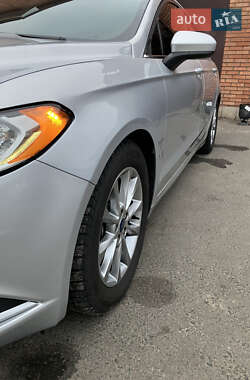 Седан Ford Fusion 2017 в 