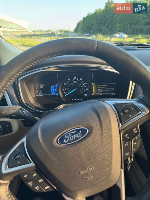 Седан Ford Fusion 2016 в Львове