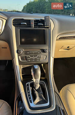 Седан Ford Fusion 2016 в 