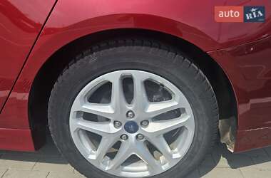 Седан Ford Fusion 2015 в 