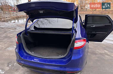 Седан Ford Fusion 2013 в 