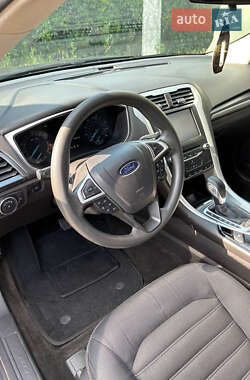 Седан Ford Fusion 2014 в 