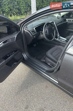 Седан Ford Fusion 2014 в 