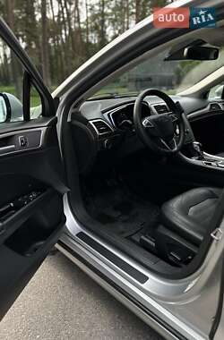 Седан Ford Fusion 2013 в 