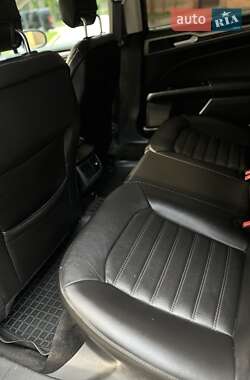 Седан Ford Fusion 2013 в 