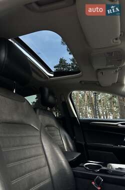 Седан Ford Fusion 2013 в 