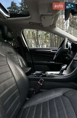 Седан Ford Fusion 2013 в 