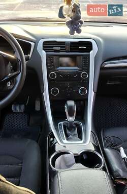 Седан Ford Fusion 2014 в 