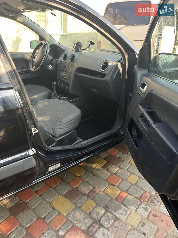 Хэтчбек Ford Fusion 2006 в Тараще
