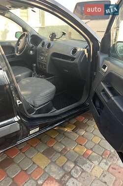 Хэтчбек Ford Fusion 2006 в 