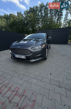 Седан Ford Fusion 2016 в 