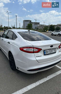 Седан Ford Fusion 2015 в 