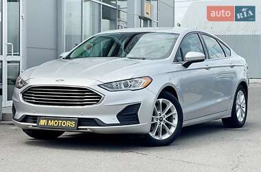 Седан Ford Fusion 2018 в 