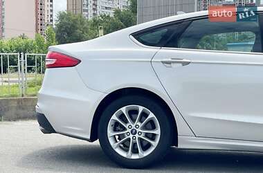 Седан Ford Fusion 2018 в 