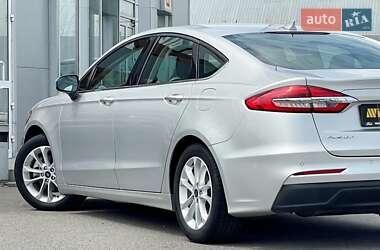 Седан Ford Fusion 2018 в 