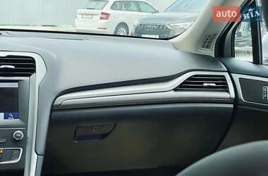 Седан Ford Fusion 2018 в 