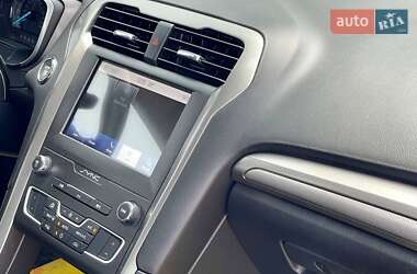 Седан Ford Fusion 2018 в 