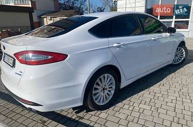 Седан Ford Fusion 2016 в 