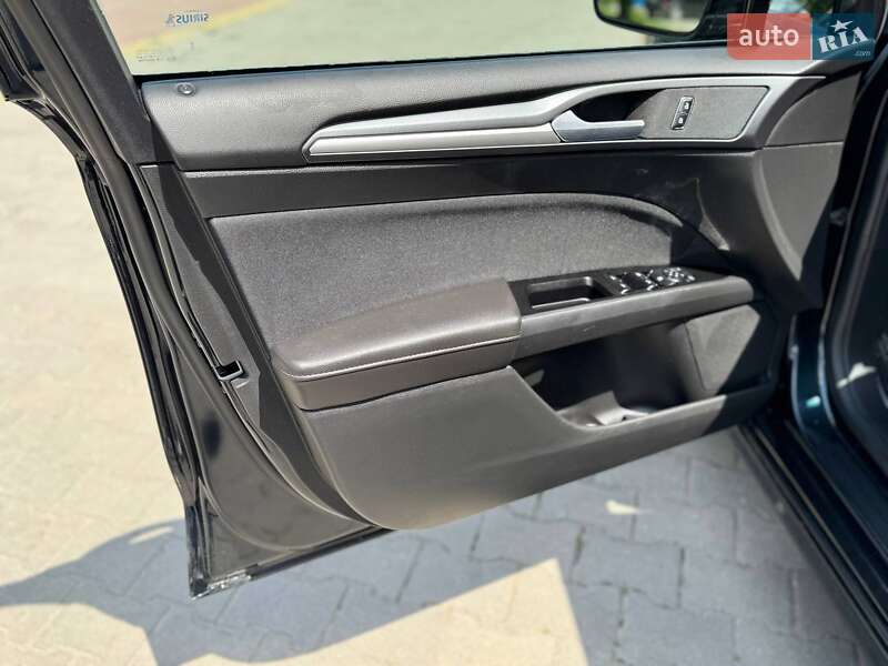 Седан Ford Fusion 2013 в Ровно