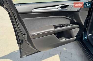 Седан Ford Fusion 2013 в 