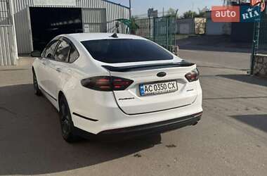 Седан Ford Fusion 2016 в 