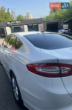 Седан Ford Fusion 2015 в 