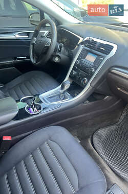 Седан Ford Fusion 2015 в 