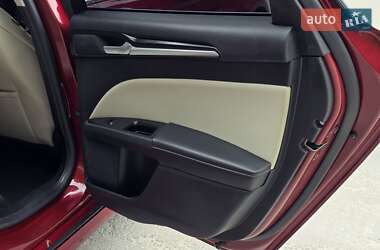 Седан Ford Fusion 2017 в 