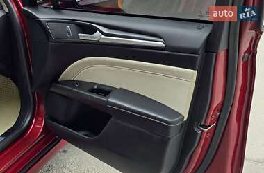 Седан Ford Fusion 2017 в 