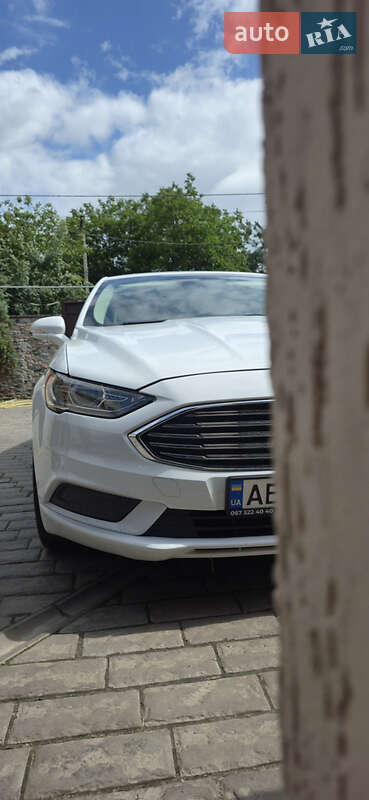 Седан Ford Fusion 2016 в 