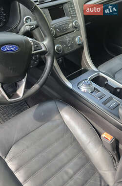 Седан Ford Fusion 2016 в 
