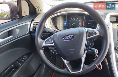 Седан Ford Fusion 2015 в 
