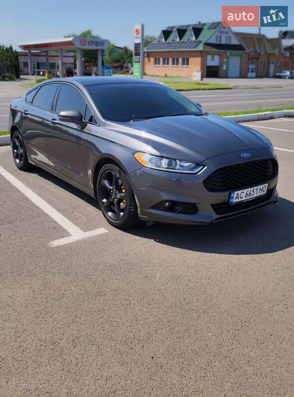 Седан Ford Fusion 2015 в Луцьку