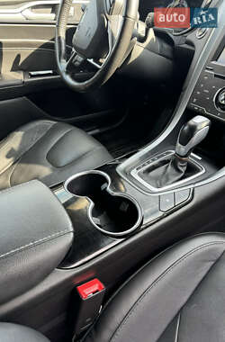 Седан Ford Fusion 2015 в 