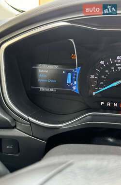 Седан Ford Fusion 2015 в 