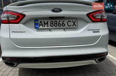 Седан Ford Fusion 2013 в 