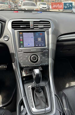 Седан Ford Fusion 2013 в 