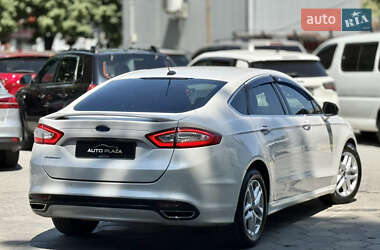 Седан Ford Fusion 2013 в 
