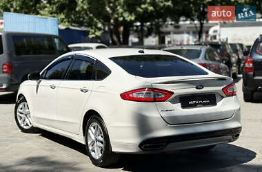 Седан Ford Fusion 2013 в 