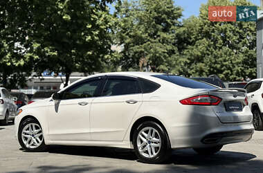 Седан Ford Fusion 2013 в 