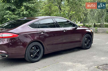Седан Ford Fusion 2013 в 
