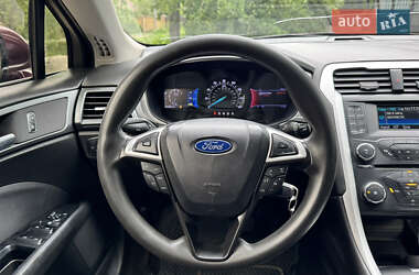 Седан Ford Fusion 2013 в 