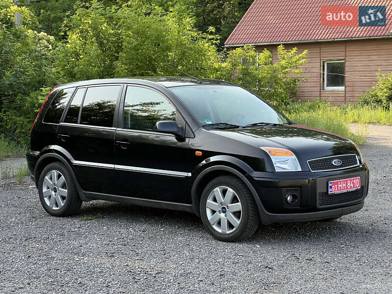 Хэтчбек Ford Fusion 2009 в 