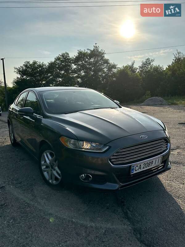Седан Ford Fusion 2015 в Лысянке