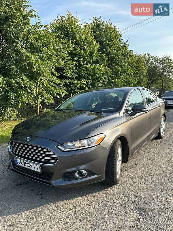 Седан Ford Fusion 2015 в 