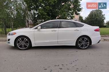 Седан Ford Fusion 2019 в 