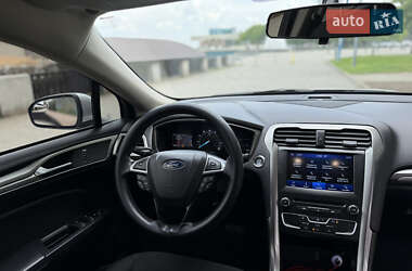 Седан Ford Fusion 2018 в 