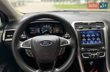 Седан Ford Fusion 2018 в 